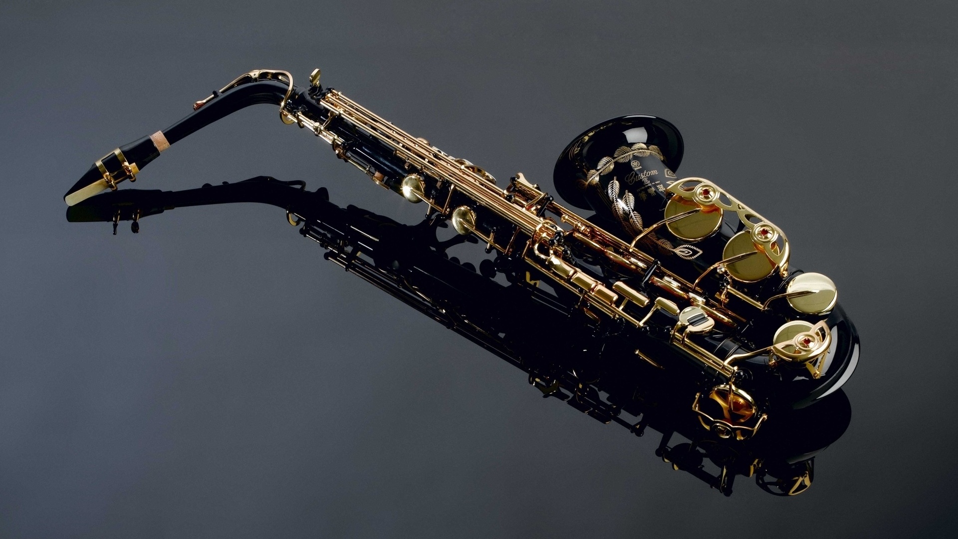 Джазовый инструмент саксофон