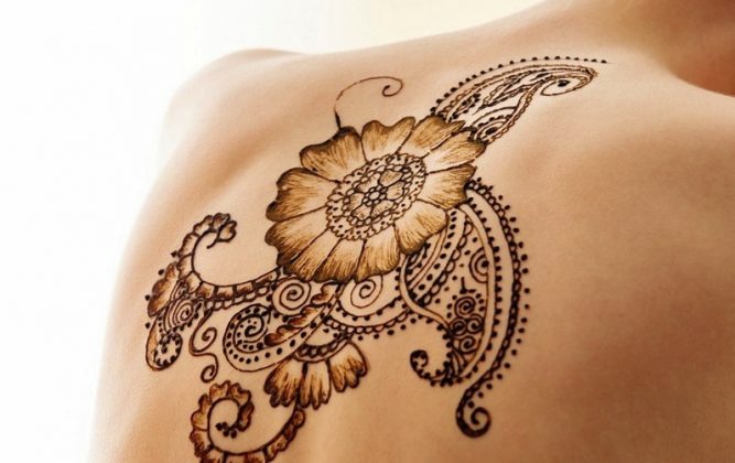 Фото: рисунки хной на теле