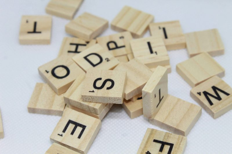 Буквы на деревянных дощечках для игры